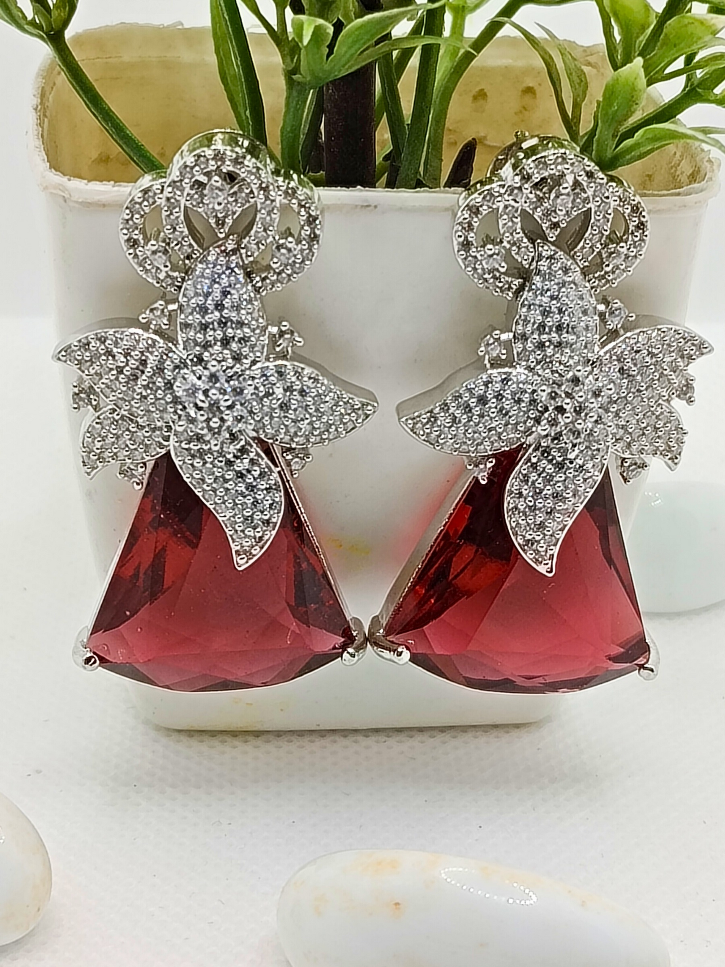 RED QUEEN AD EARRINGS