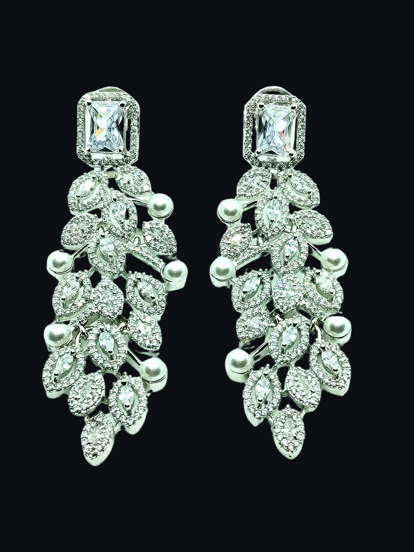 WHITE CHANDINI AD PEARL EARRING