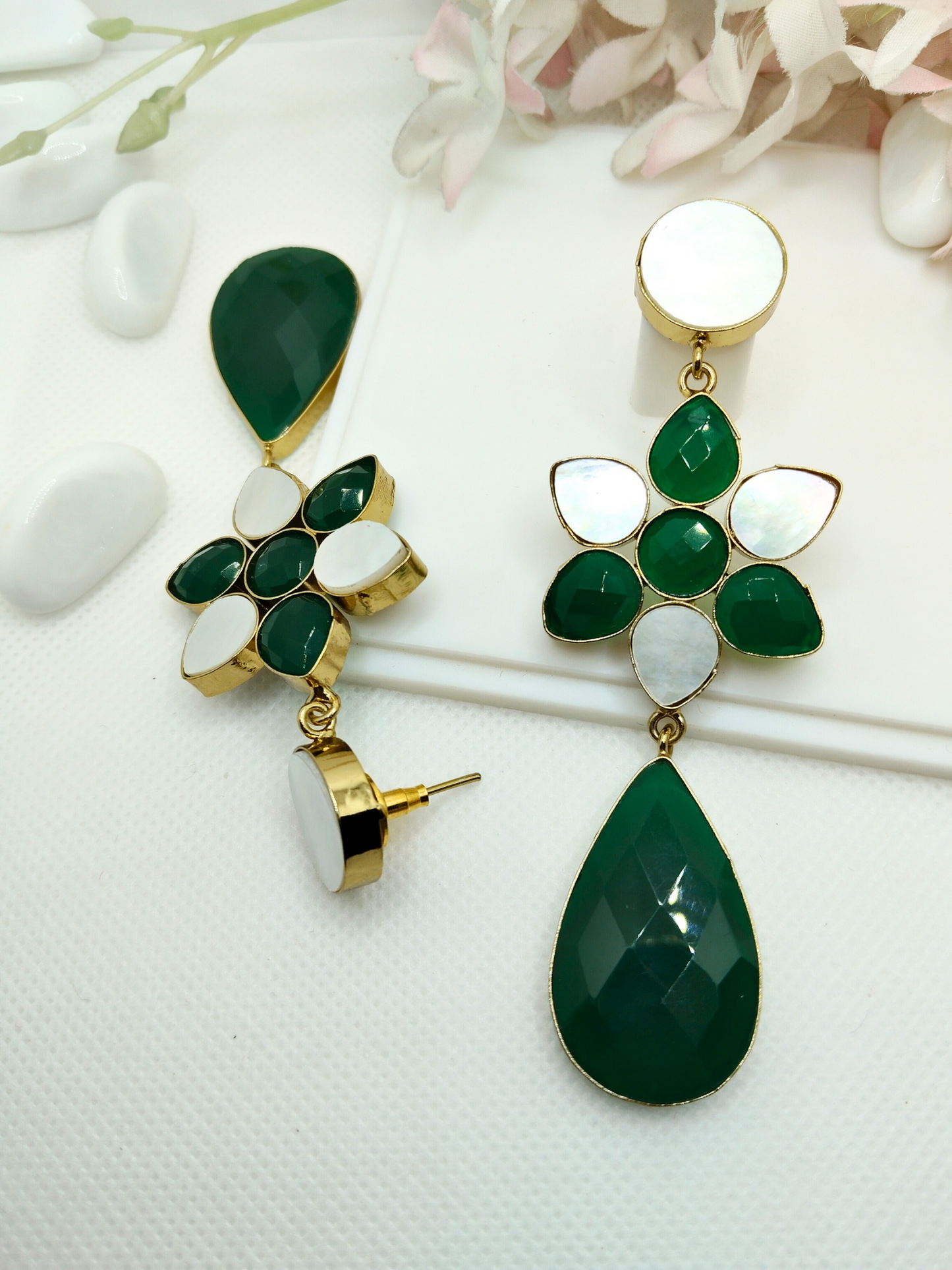 EMERALD MENKA LONG EARRING