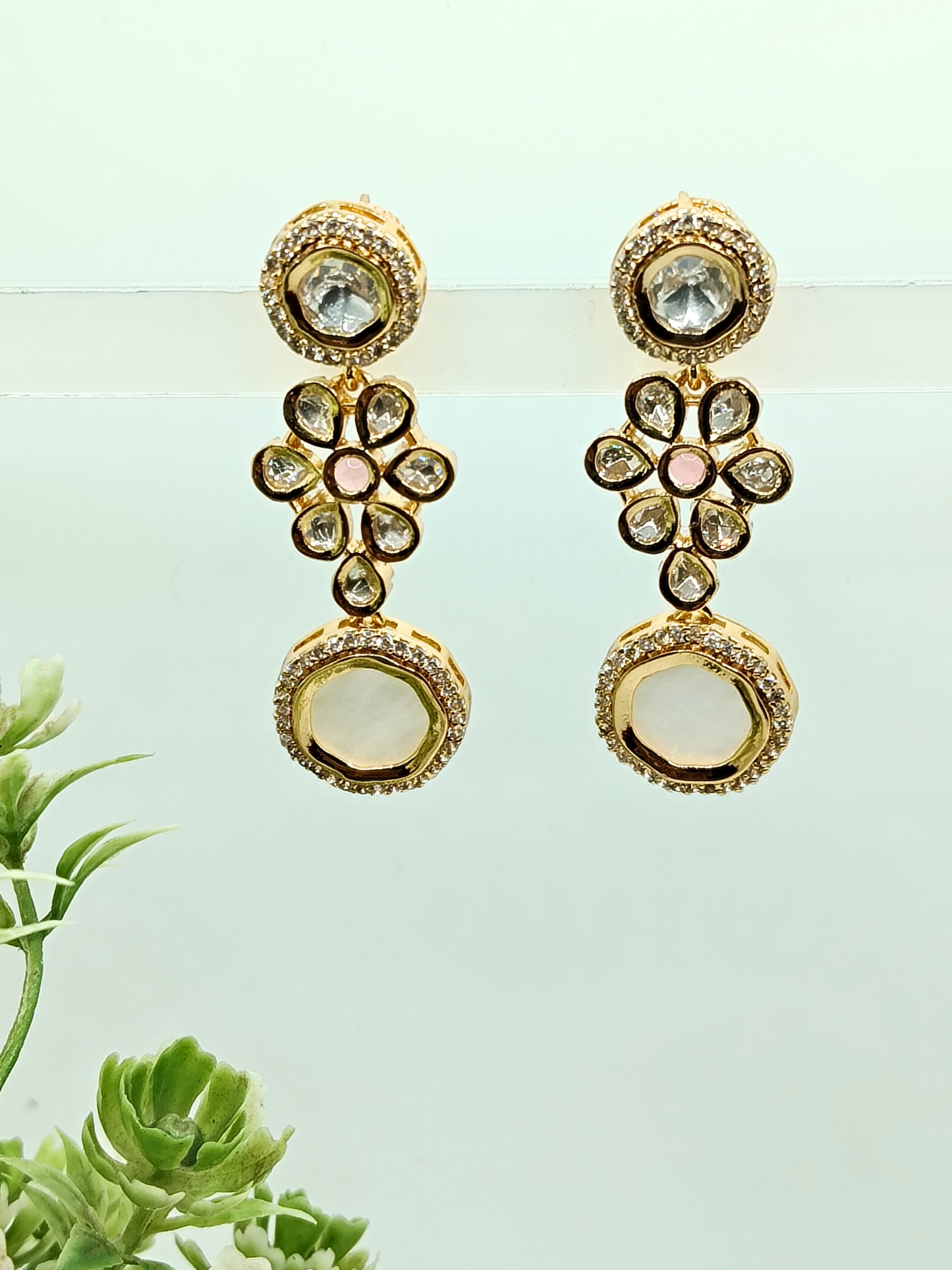 WHITE AVNI AD EARRING