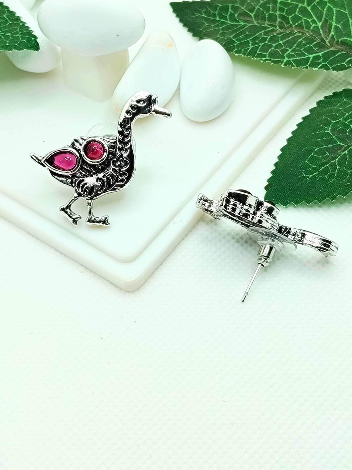 MAGENTA DUCK AD STUD