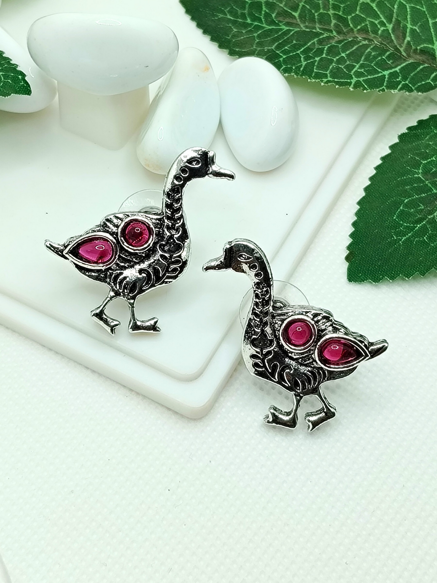 MAGENTA DUCK AD STUD