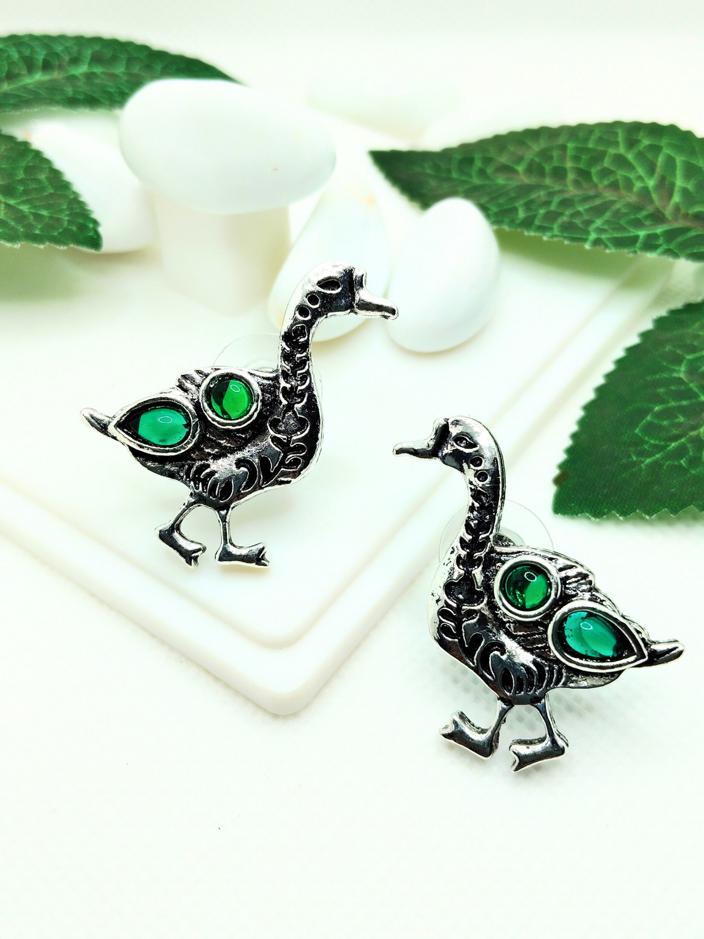 EMERALD DUCK AD STUD