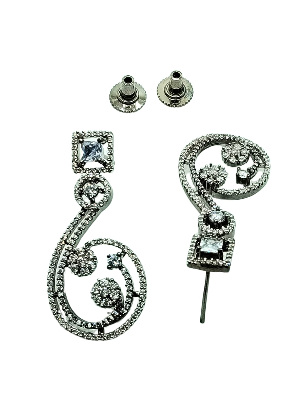 WHITE SAVI AD EARRING