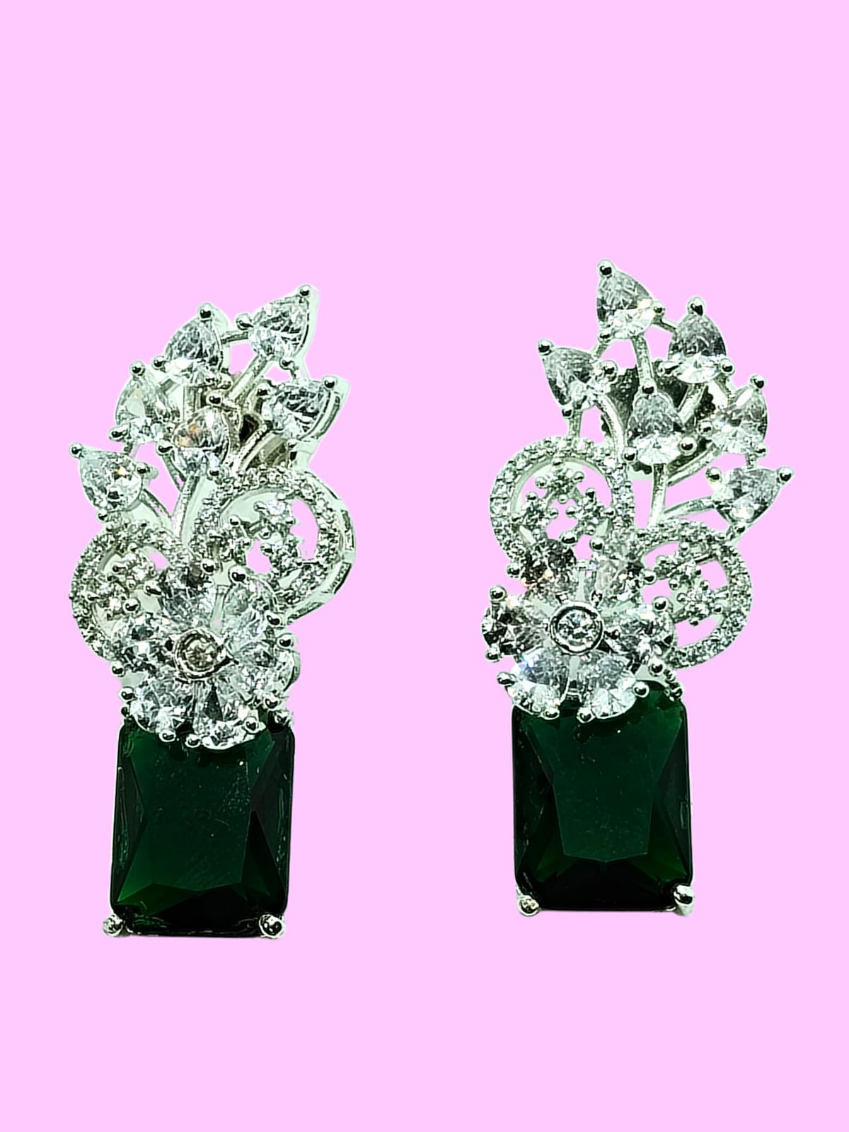 GREEN DIVYA AD EARRING