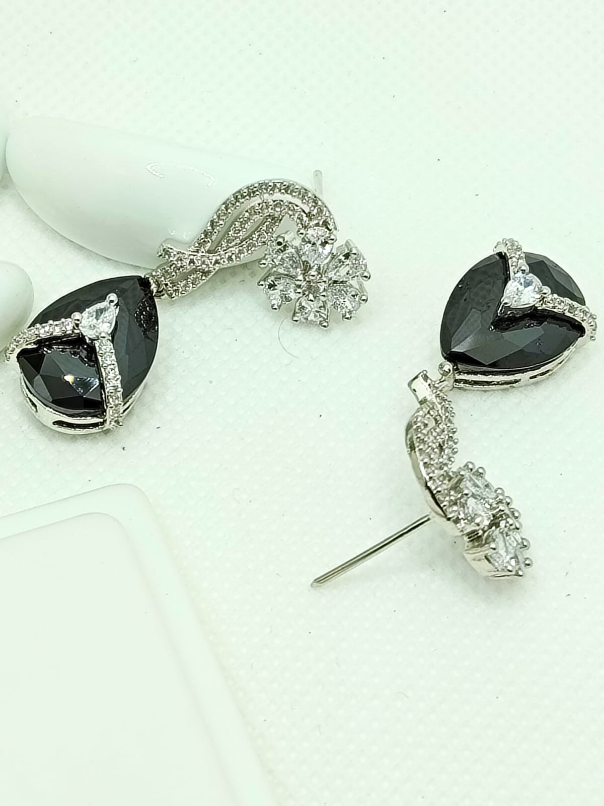 BLACK SHANAYA AD EARRING