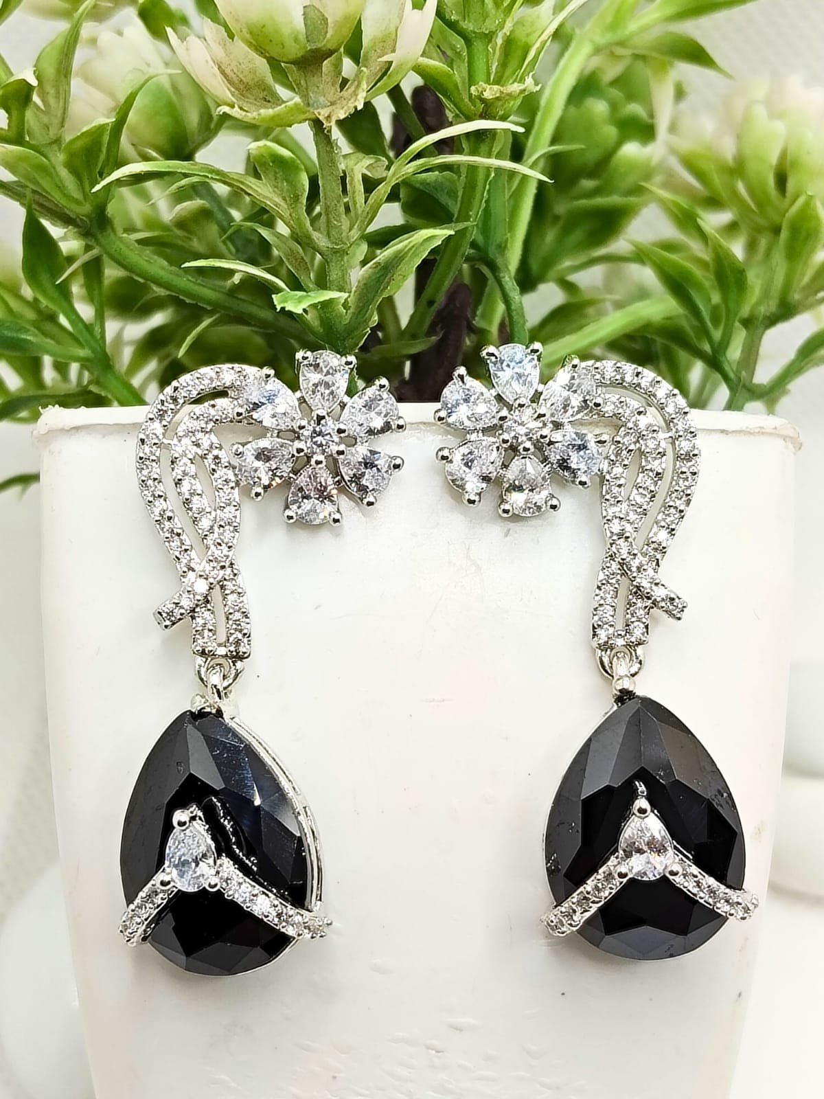 BLACK SHANAYA AD EARRING