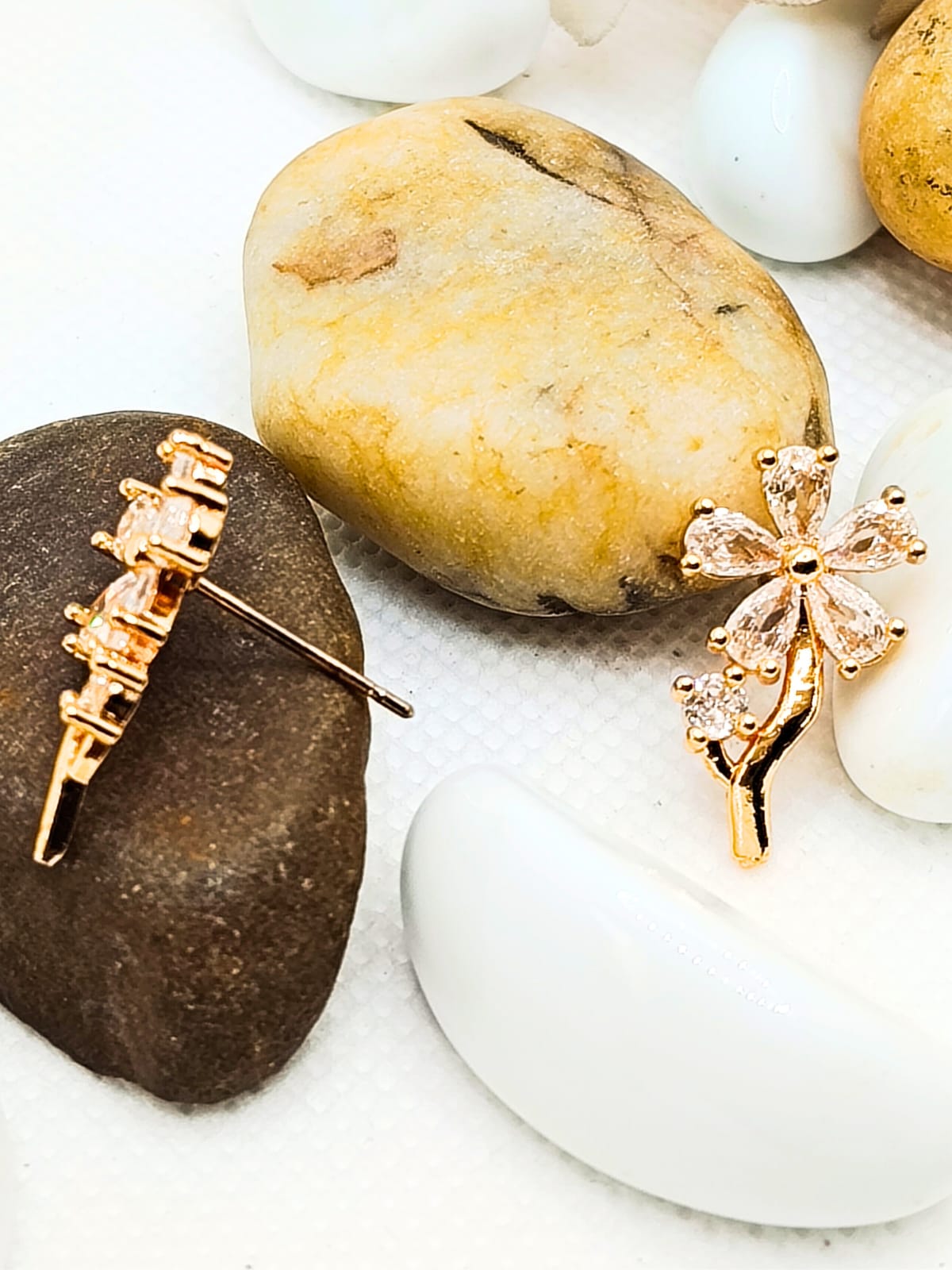 GOLD FLOWER AD STUD