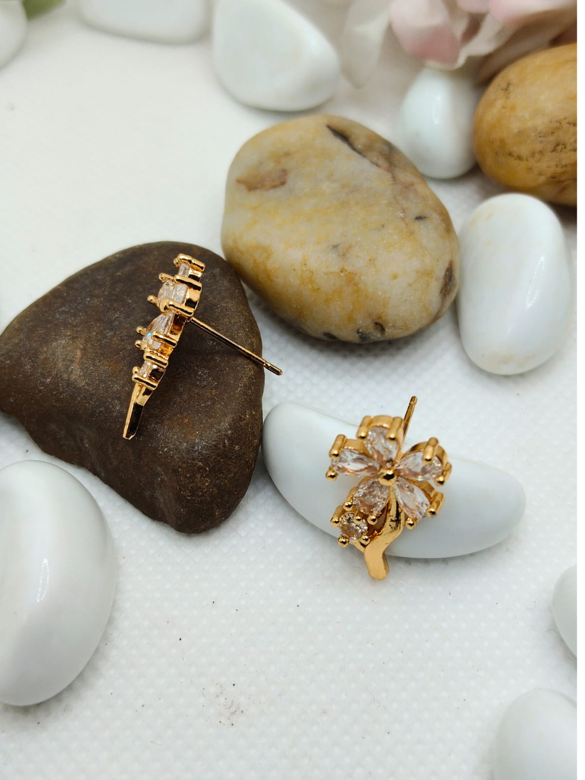 GOLD FLOWER AD STUD