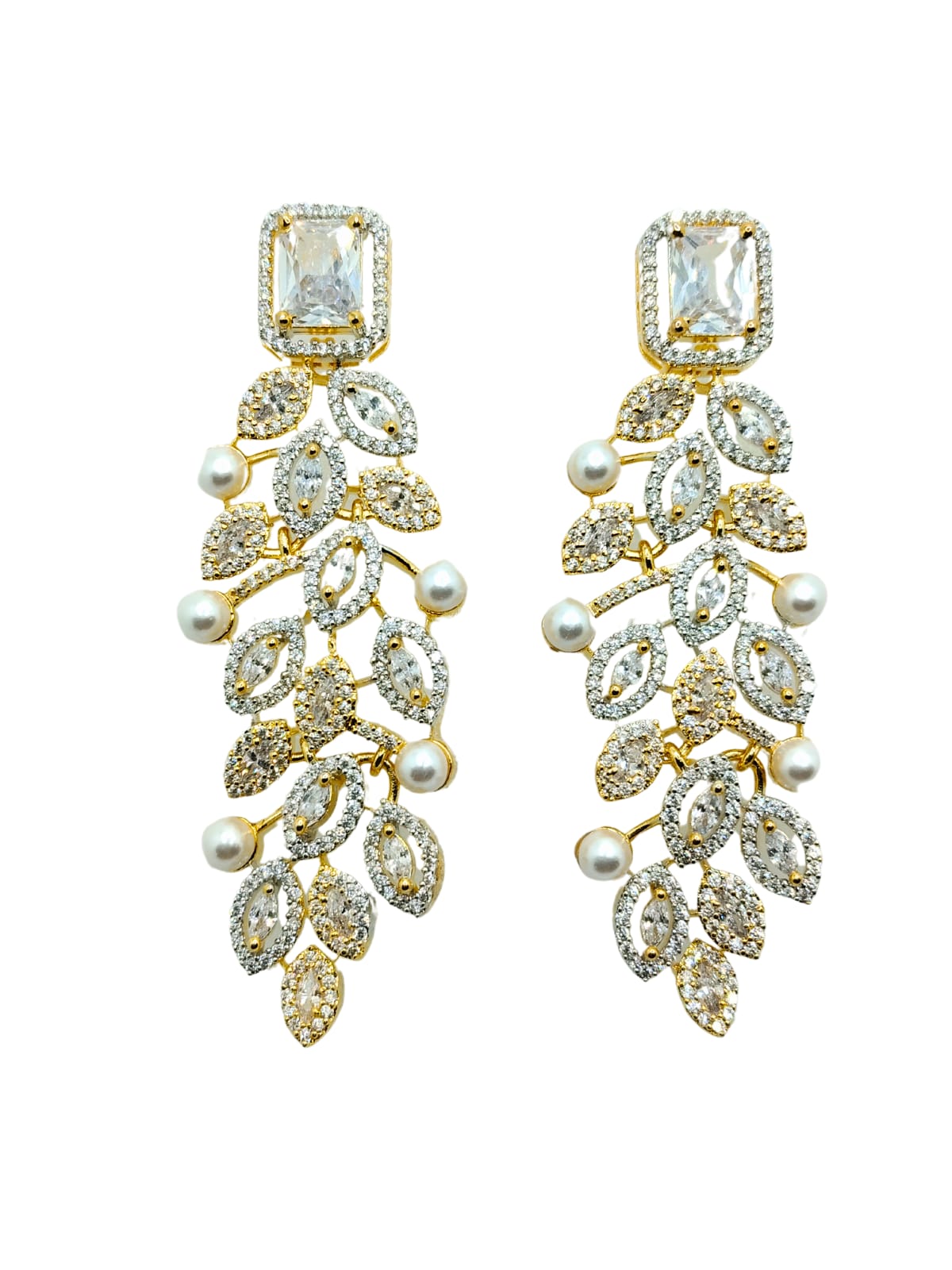WHITE ARIA PEARL AD DANGLER