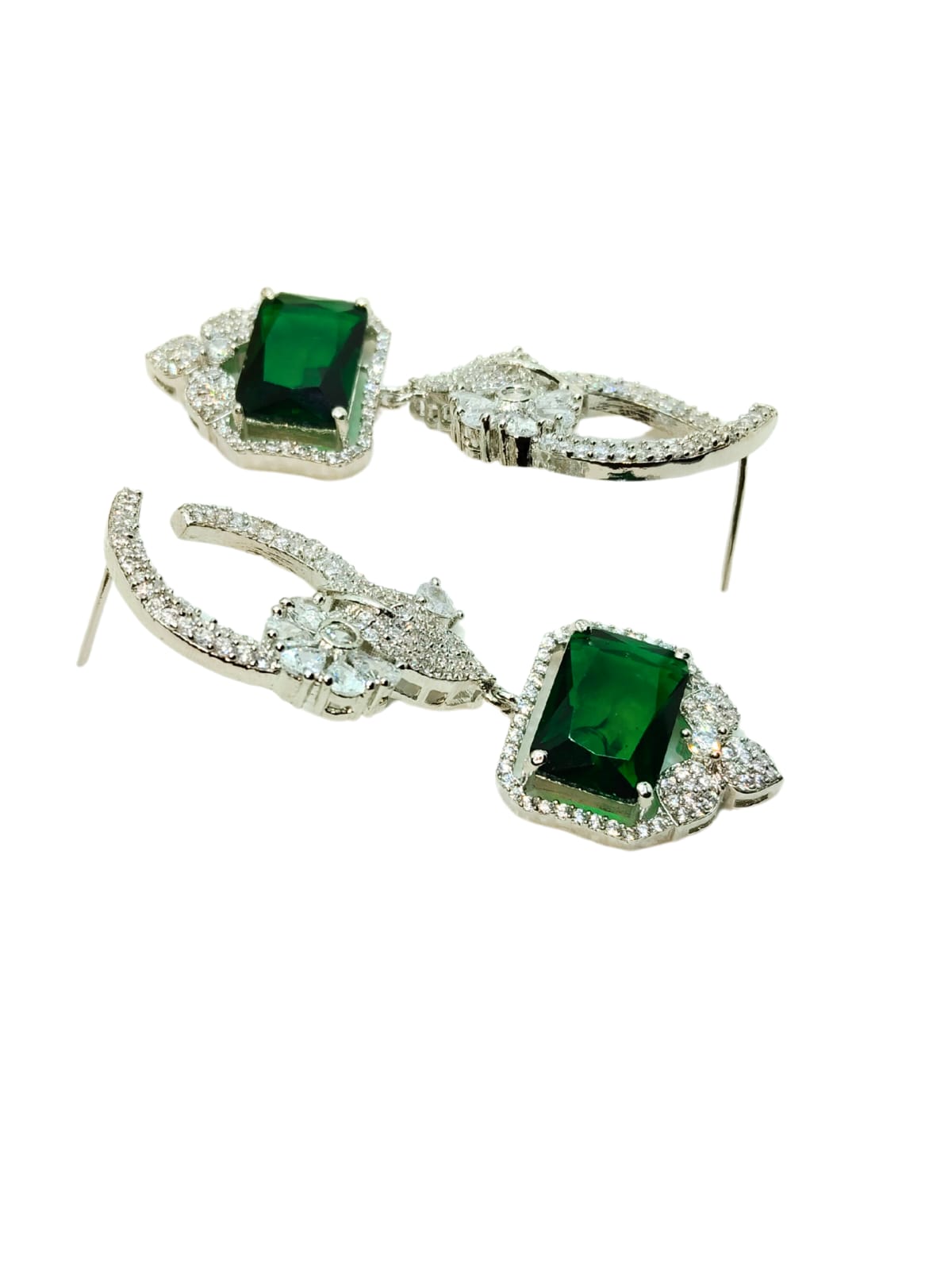 GREEN PRIYA AD DANGLER