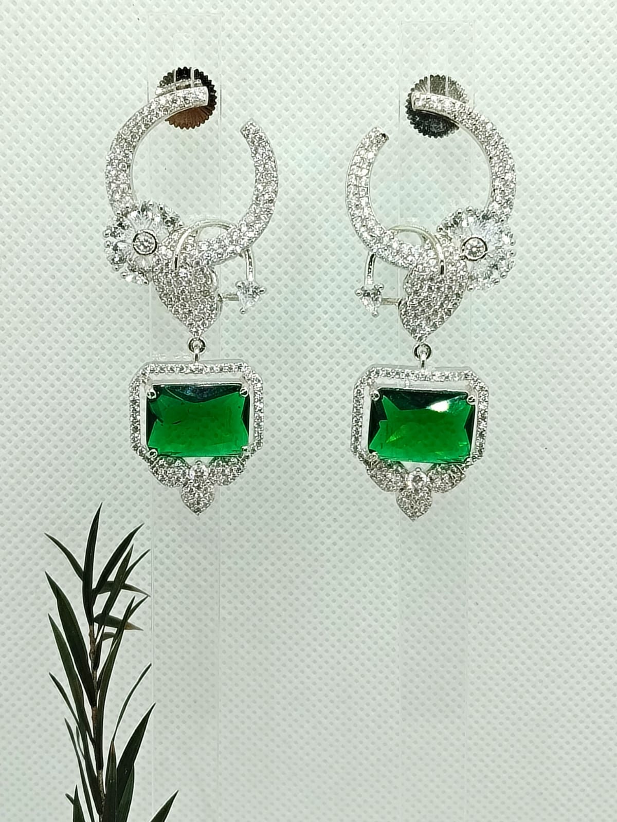 GREEN PRIYA AD DANGLER