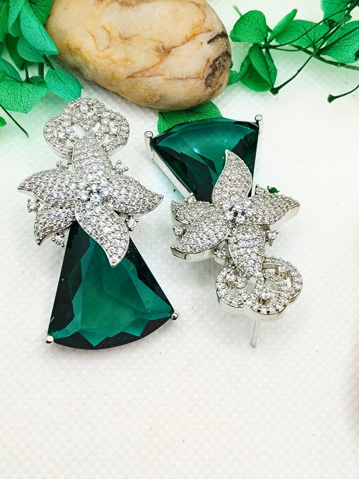 GREEN QUEEN AD EARRINGS