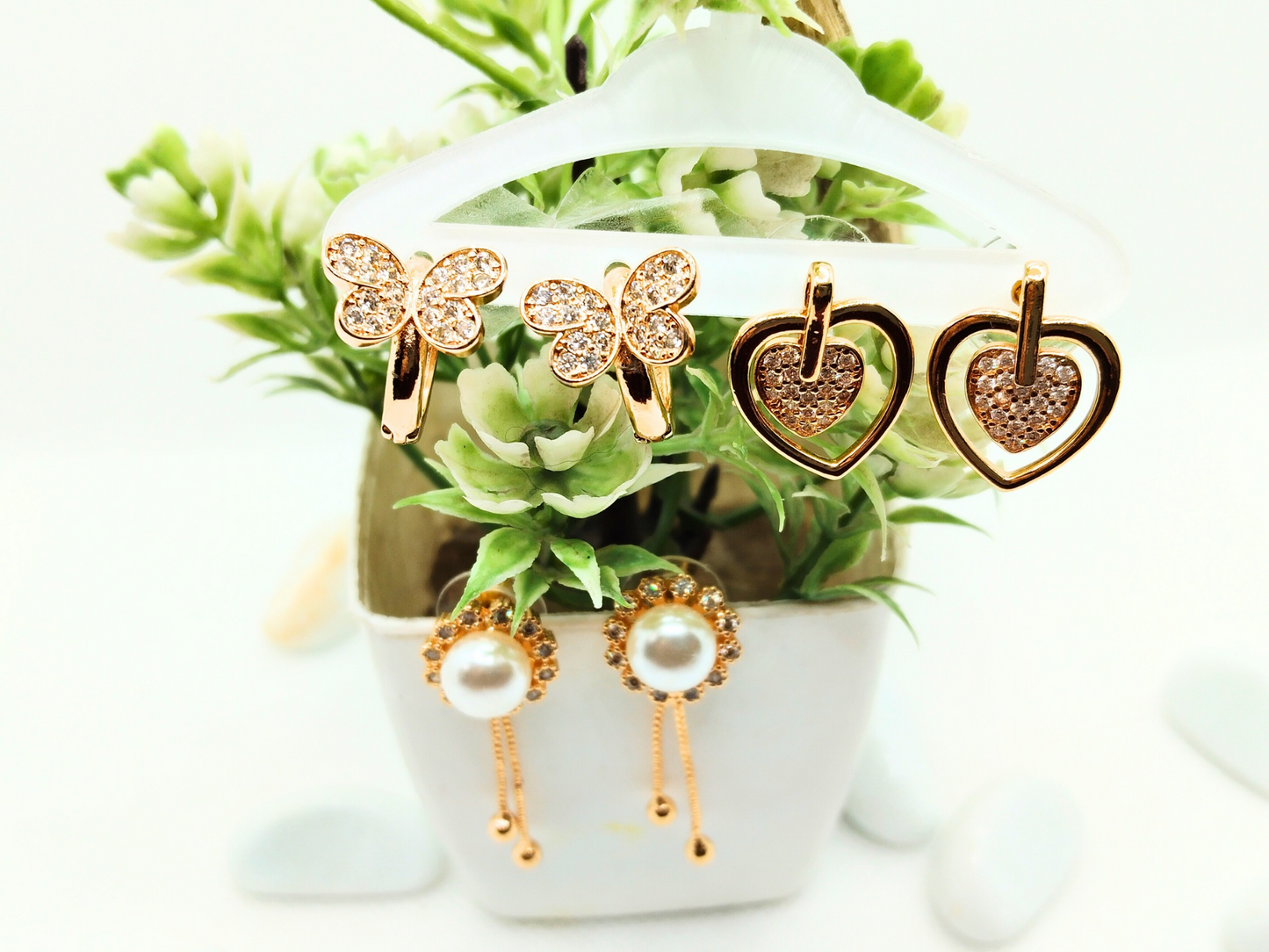 OFFER GOLD KANISHKA AD EARRINGS