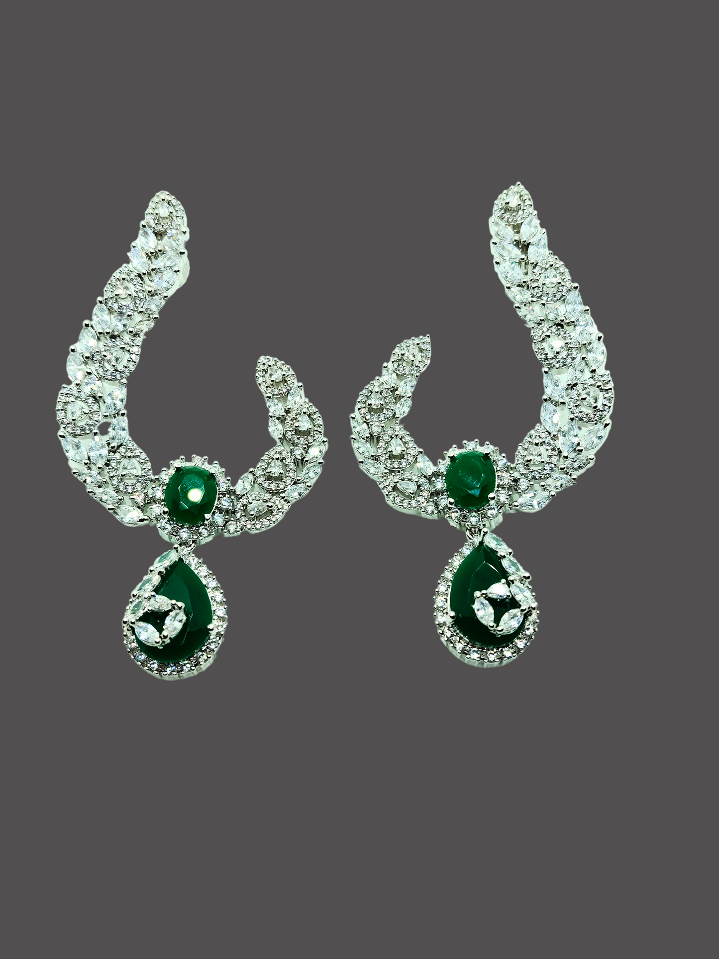 EMERALD MOHINI AD LOND EARRING