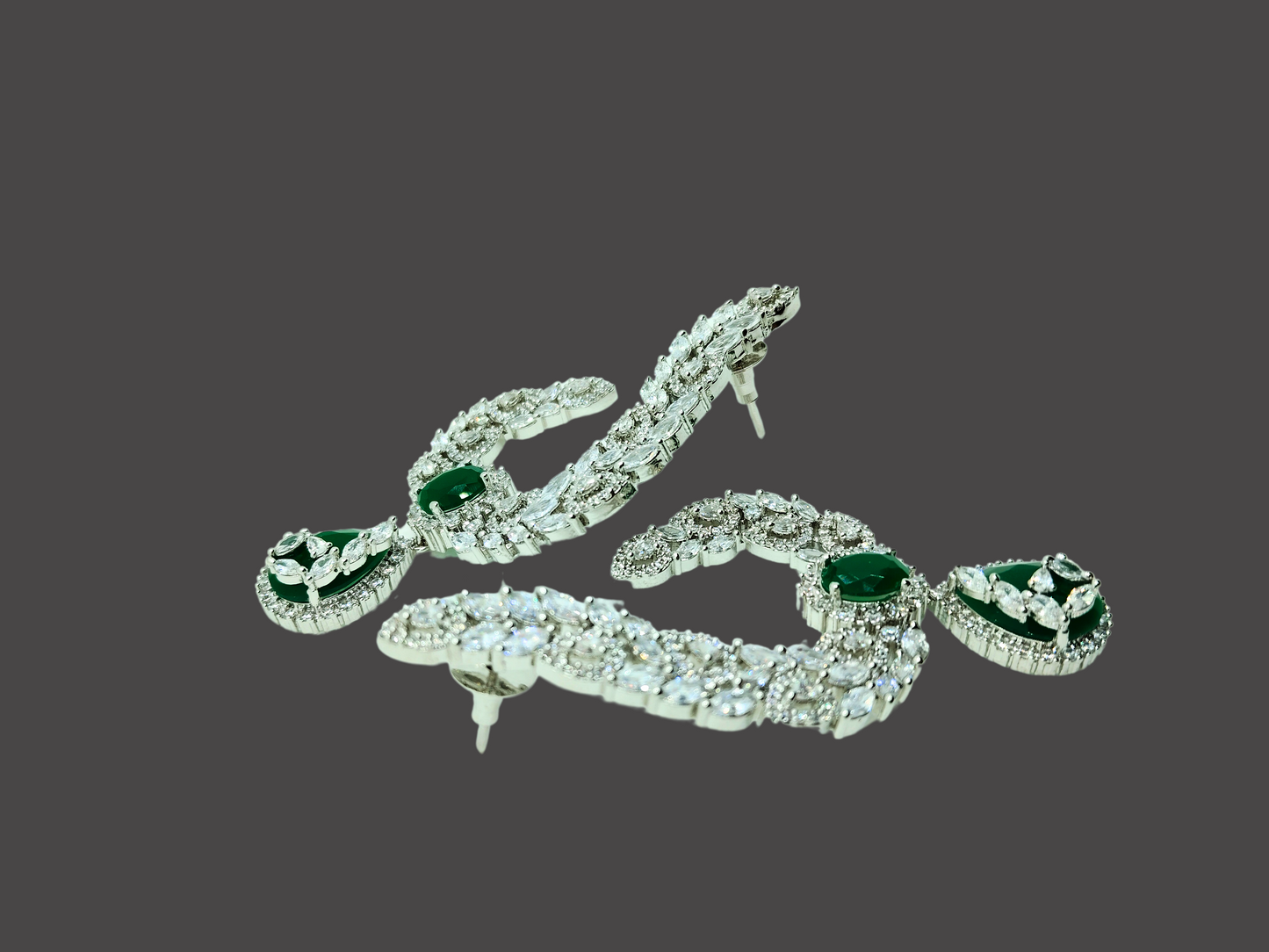EMERALD MOHINI AD LOND EARRING