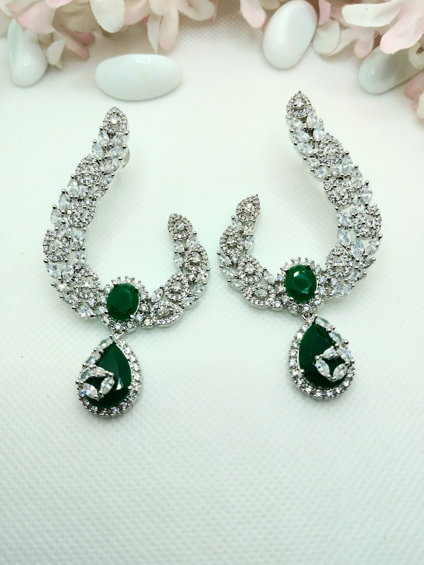 EMERALD MOHINI AD LOND EARRING