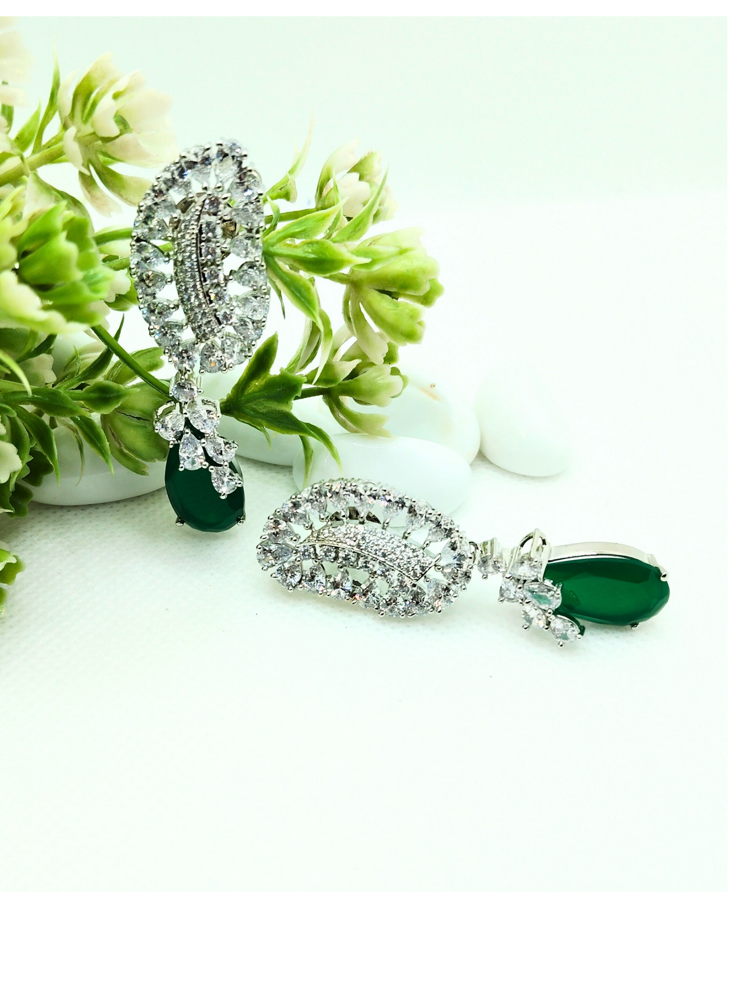 EMERALD SARIKA AD EARRING