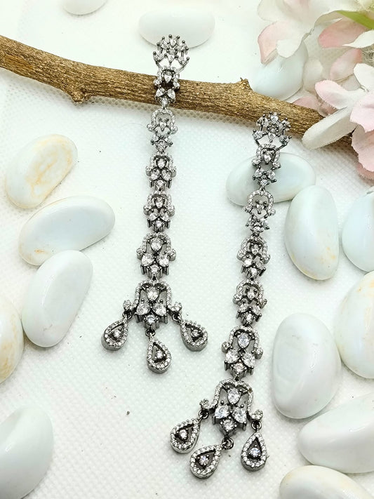 WHITE RIVA LONG EARRING