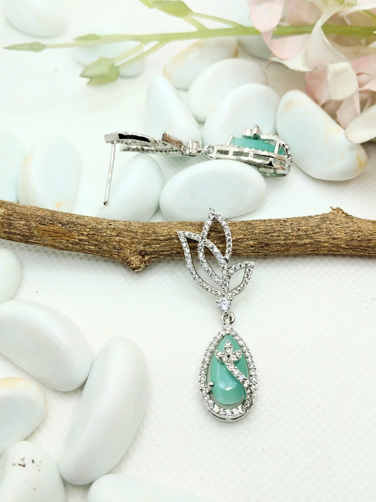 LIGHT GREEN AARON AD DANGLER - 55% OFF