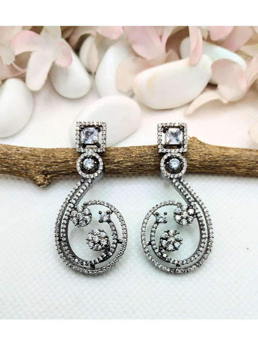 WHITE SAVI AD EARRING