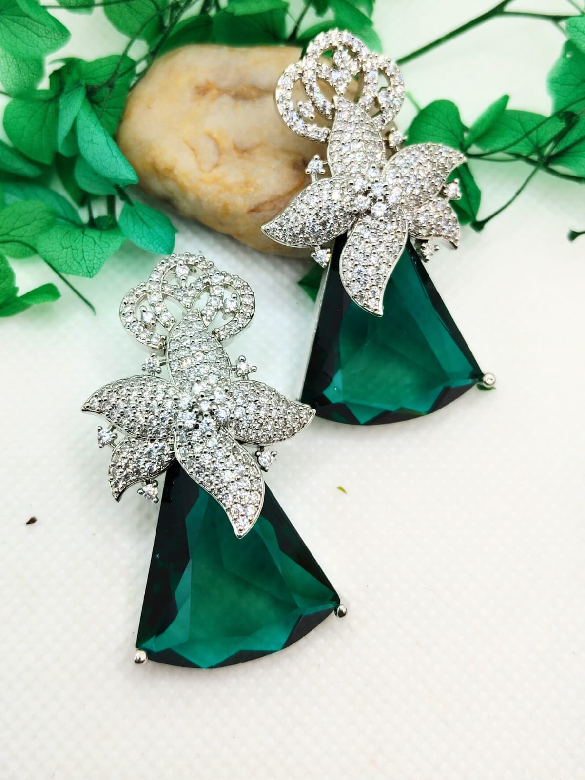 GREEN QUEEN AD EARRINGS