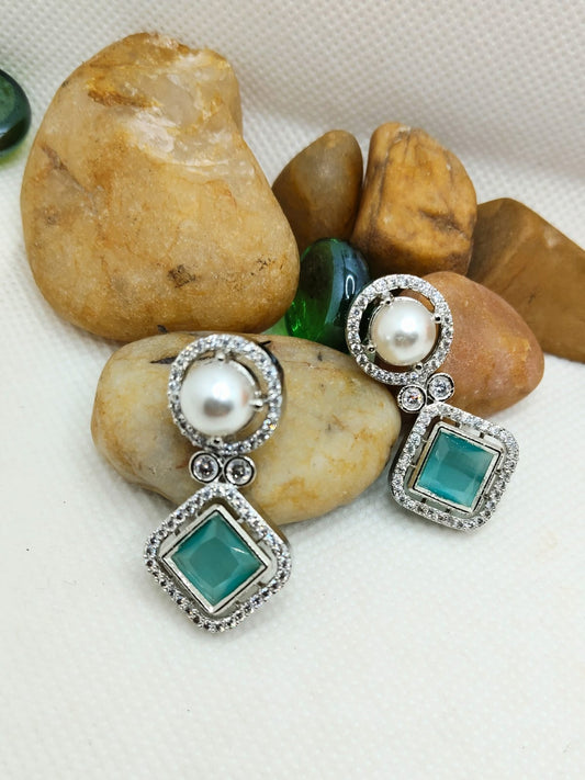 TURQUOISE MIRA AD PEARL DANGLER